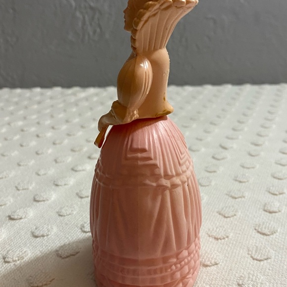 Avon Fashion Figurine Elizabethan bottle containing Field Flowers Cologne - Picture 3 of 10